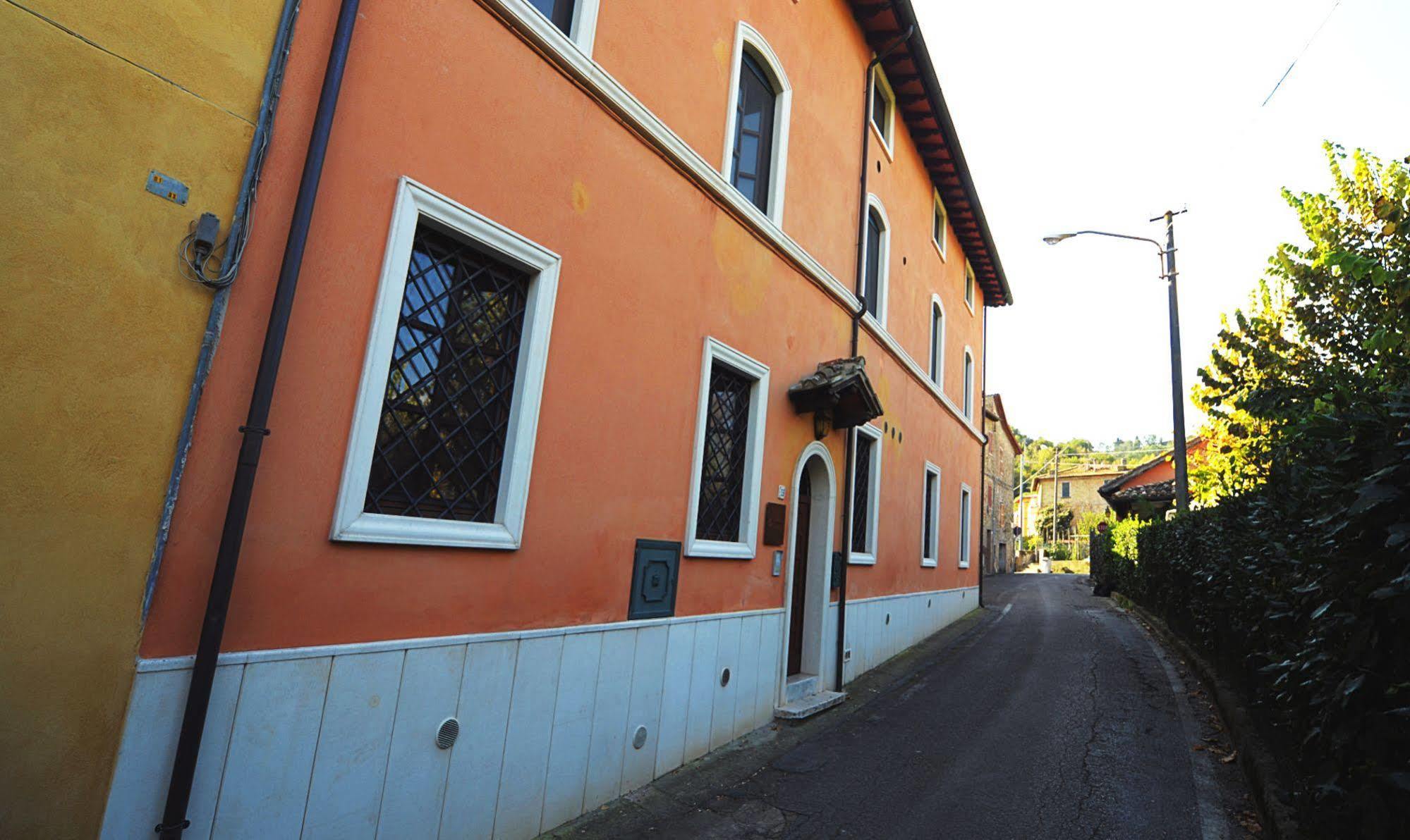 Residenze L'Uncinaia Holiday House Perugia Exterior photo